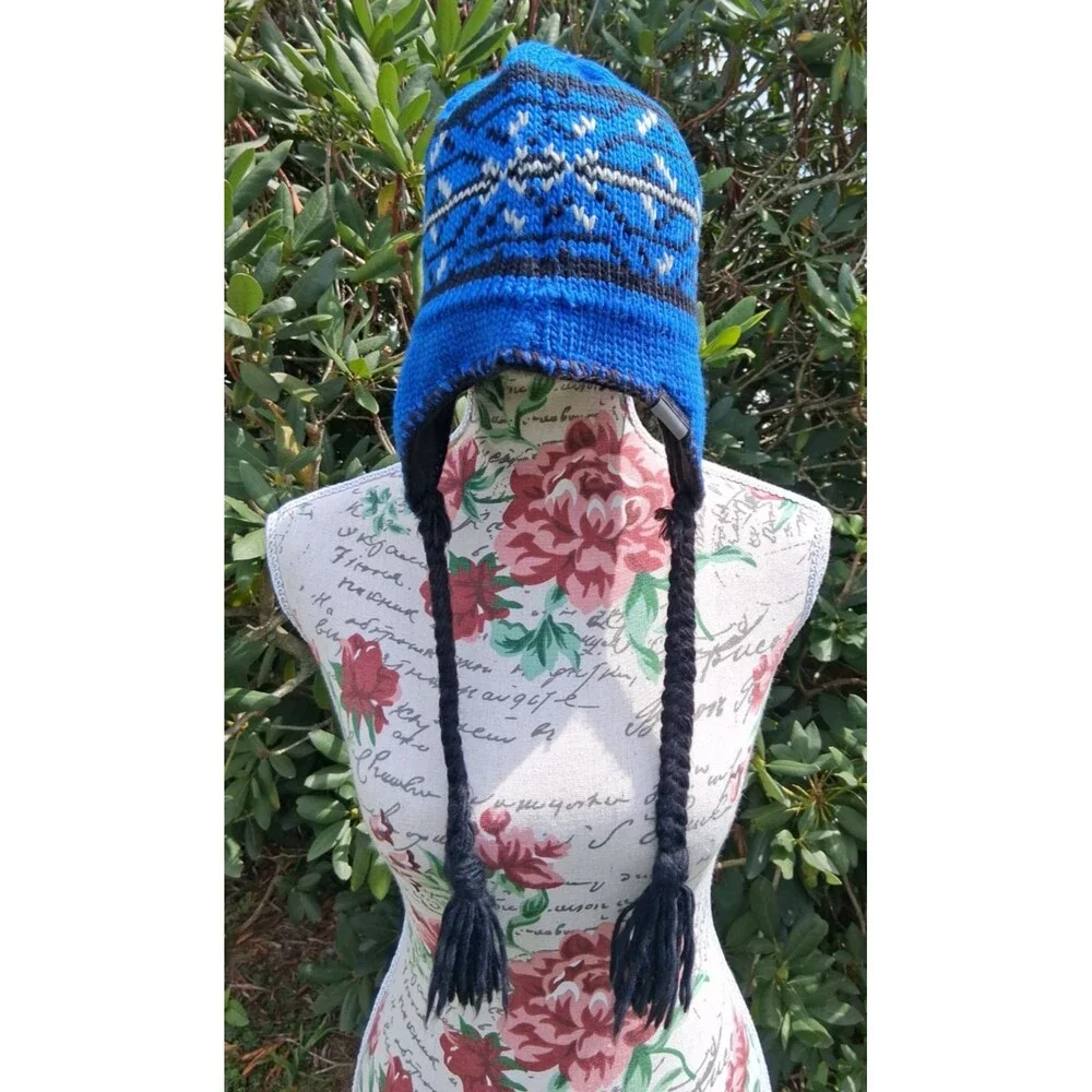Columbia blue knitted